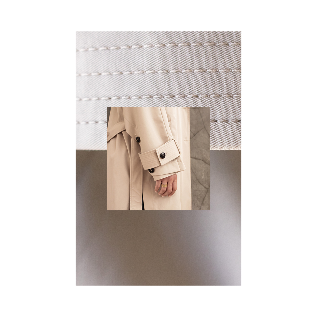 foto di una impermeabile indossato più piccola rispetto ad una foto di sfondo di una tessuto beige con cuciture a vista