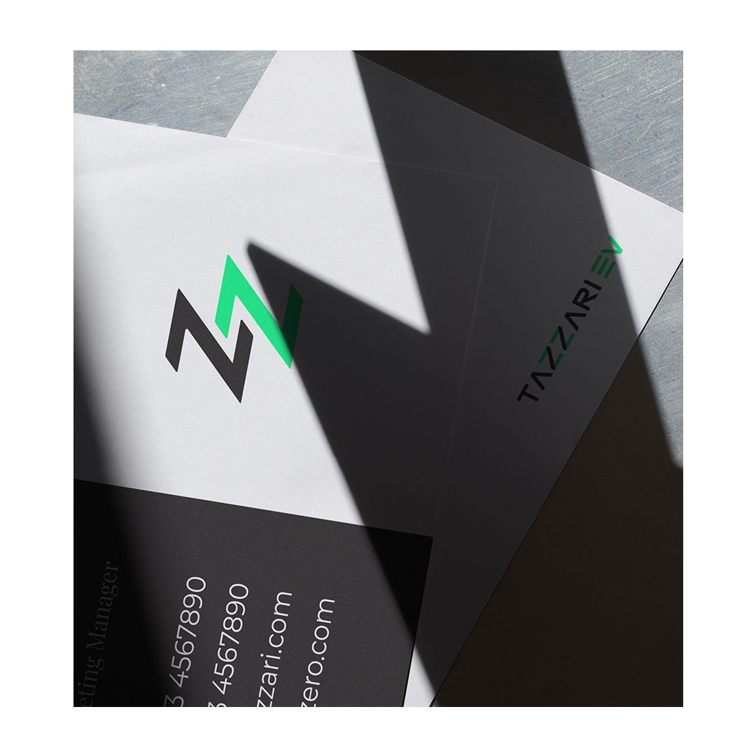 dettaglio logo Tazzari EV e due Z una nera e una verde fluo