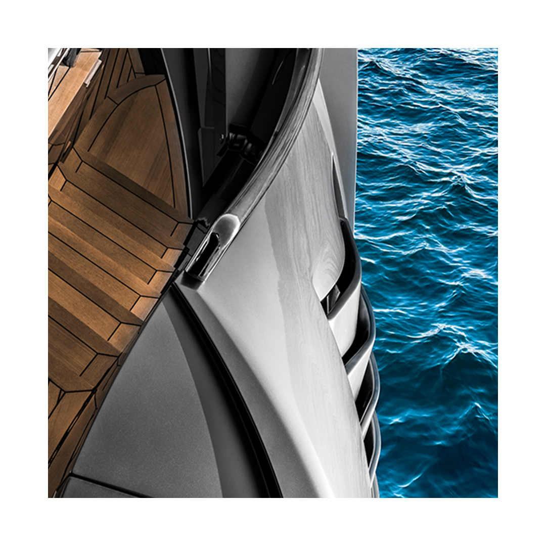Dettaglio dello scafo di uno yacht pershing